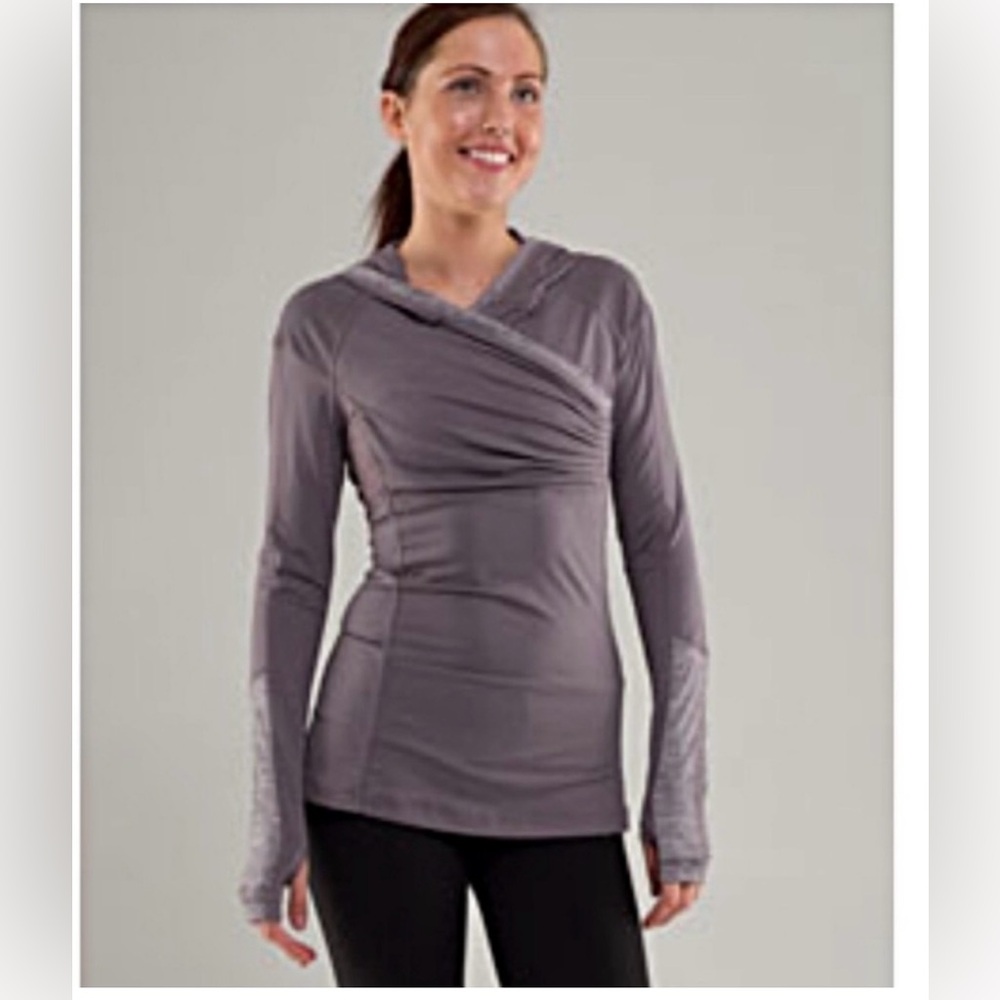 Lululemon run for your life long sleeve size 12. Smoke free / 1 dog home.
